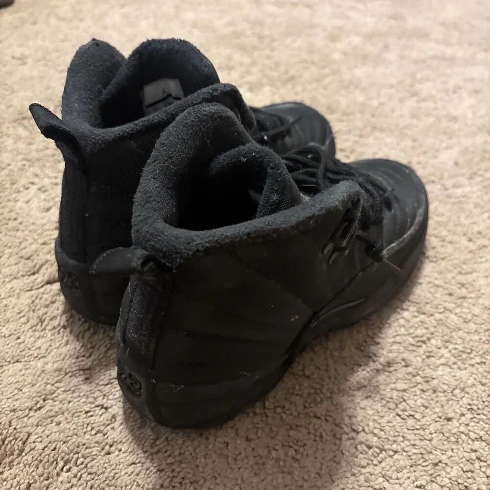 Jordan 12 Retro Black High Top Unisex Kids Sneakers Size 5Y Synthetic